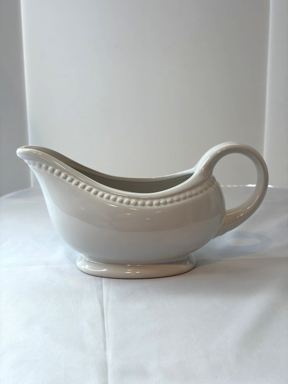 Tabletops Gallery Isabella Beaded Cream Gravy Boat Cottagecore Farmhouse Holiday - Picture 2 of 11